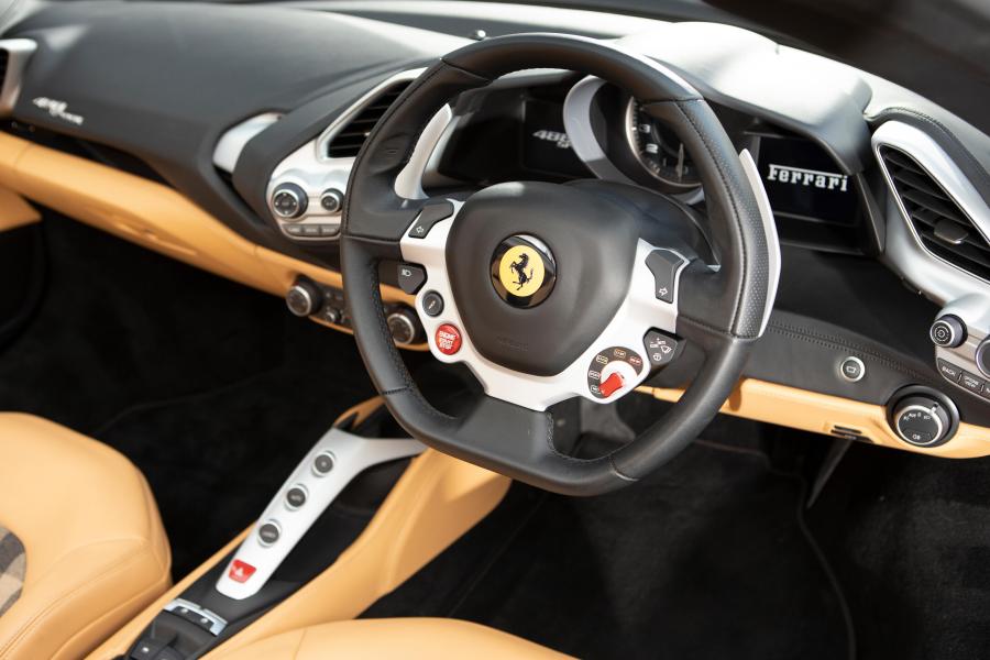 Торпедо Ferrari 488 Spider The Tartan (234246) 2018 года  (фото 10 из 25)